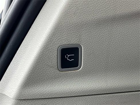 Used 2023 Chrysler Pacifica Touring-L image 25