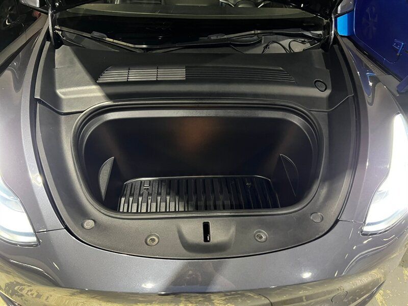 Used 2021 Tesla Model Y Long Range AWD/4WD image 30