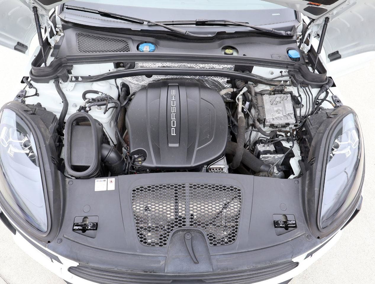 Used 2021 Porsche Macan AWD/4WD image 12