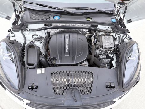 Used 2021 Porsche Macan image 12