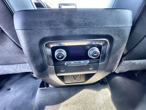 Used 2022 Chevrolet Suburban LT image 21