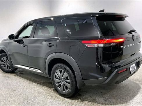 Used 2022 Nissan Pathfinder S image 4