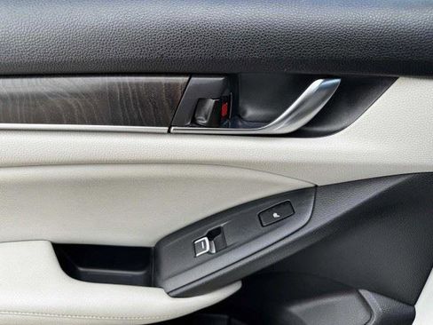 Used 2018 Honda Accord Touring image 35