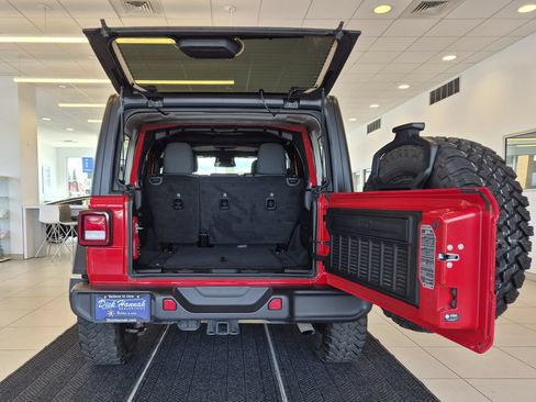 Used 2025 Jeep Wrangler Unlimited Sport AWD/4WD image 9