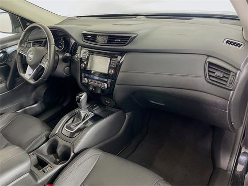 Used 2018 Nissan Rogue SL w/ Premium Package image 32