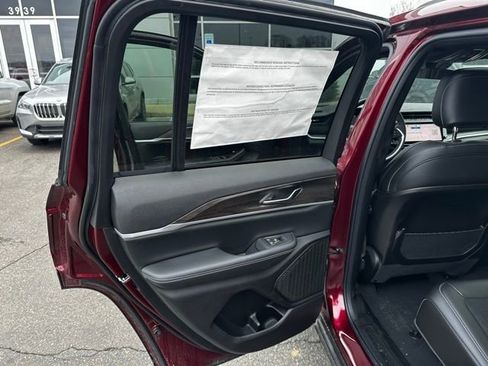 New 2026 Jeep Grand Cherokee Altitude image 32