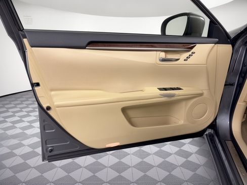 Used 2015 Lexus ES 350 w/ Premium Package FWD image 14