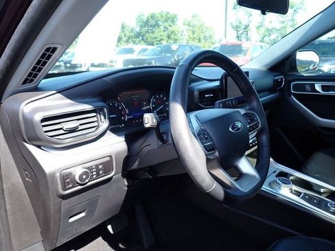 Used 2023 Ford Explorer XLT w/ Equipment Group 202A AWD/4WD image 17