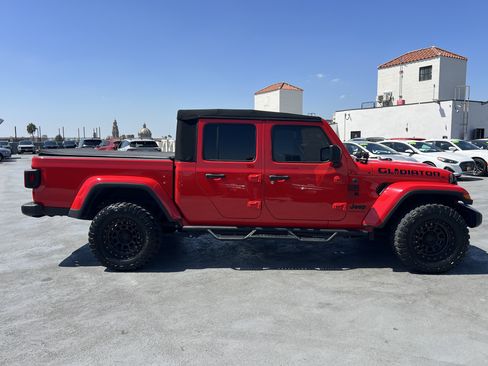 Used 2024 Jeep Gladiator Sport AWD/4WD image 9