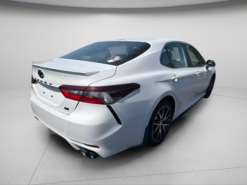 Used 2023 Toyota Camry SE w/ Convenience Package FWD image 11
