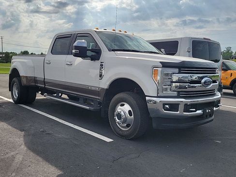 Used 2017 Ford F350 Lariat w/ Lariat Ultimate Package AWD/4WD image 2