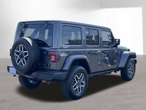 Used 2025 Jeep Wrangler Unlimited Sahara AWD/4WD image 13