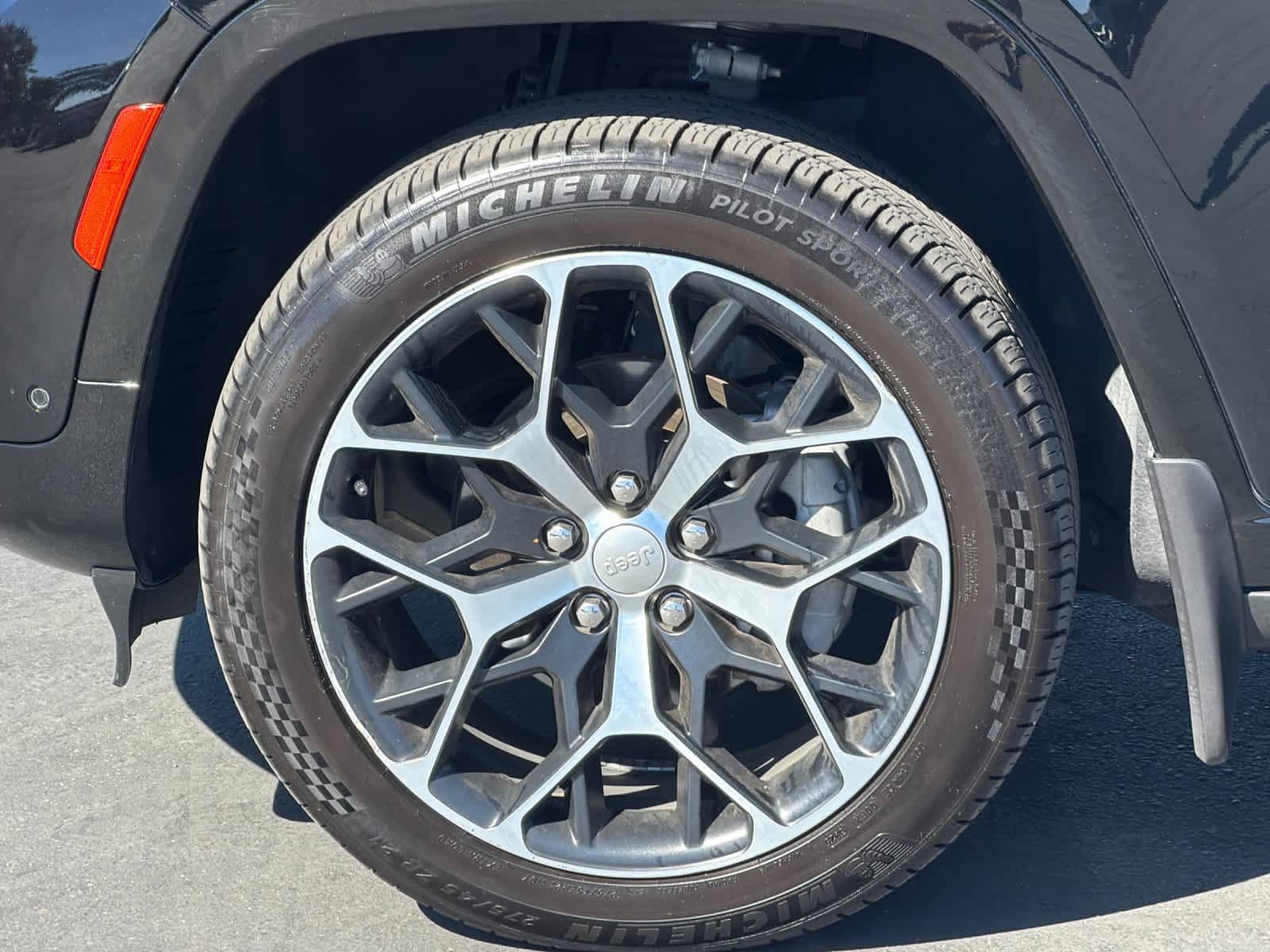 Used 2023 Jeep Grand Cherokee Summit AWD/4WD image 32