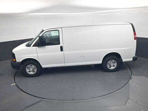 Used 2016 Chevrolet Express 2500 RWD image 40
