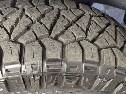 Used 2025 RAM 1500 Laramie AWD/4WD image 9