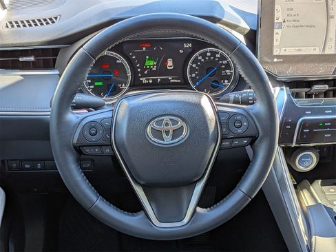 Used 2021 Toyota Venza XLE image 31