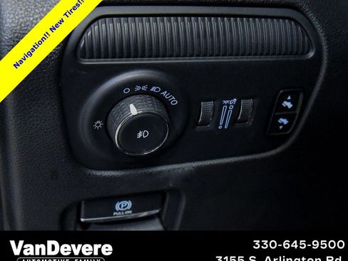 Used 2024 Jeep Wagoneer Series III AWD/4WD image 27