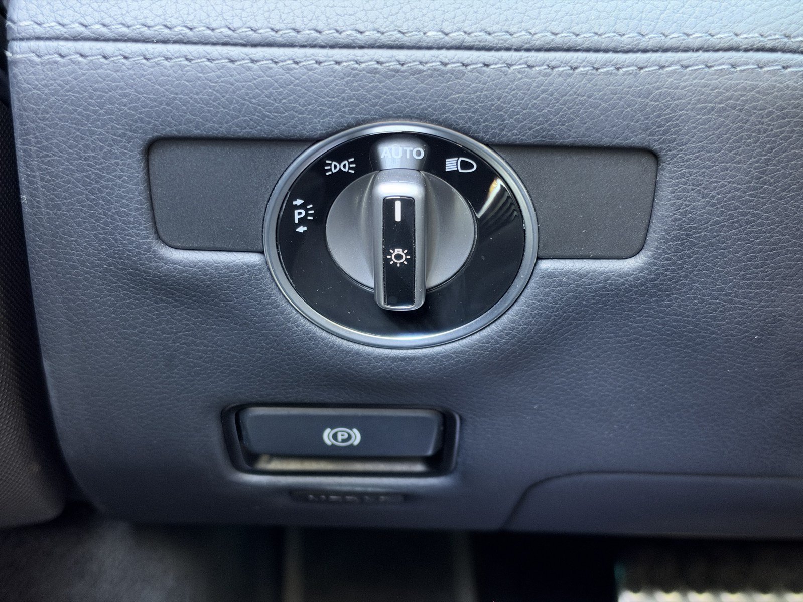 Used 2017 Mercedes-Benz SL 550 image 18