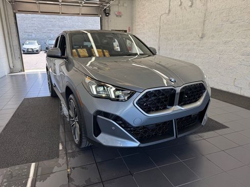 Used 2025 BMW X2 xDrive28i w/ Technology Package image 2
