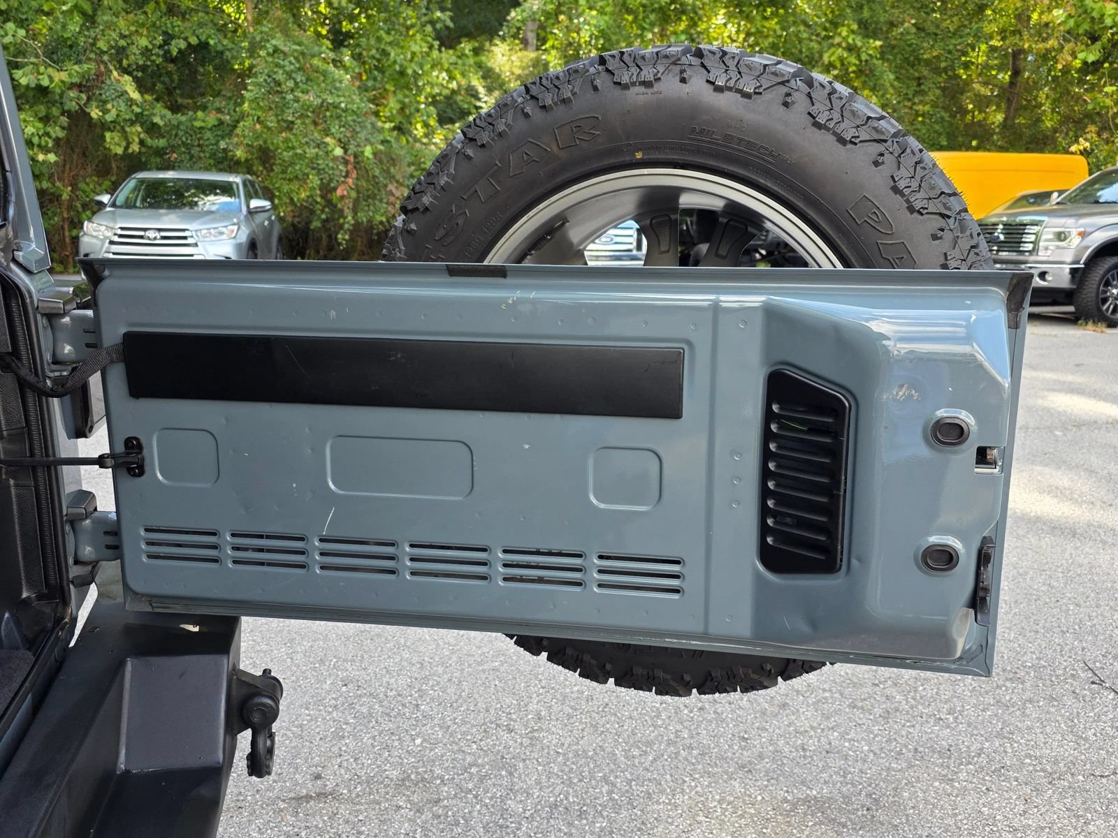 Used 2014 Jeep Wrangler Unlimited Sahara w/ Connectivity Group AWD/4WD image 26