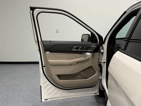 Certified 2018 Ford Explorer Limited w/ Equipment Group 301A FWD image 13
