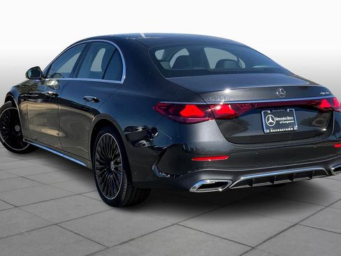 Used 2025 Mercedes-Benz E 350 4MATIC Sedan image 4