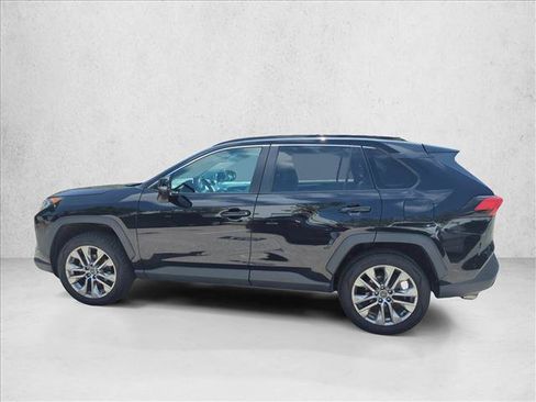 Used 2020 Toyota RAV4 XLE Premium AWD/4WD image 8