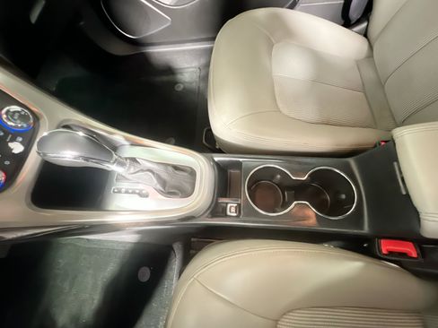 Used 2014 Buick Verano FWD image 25