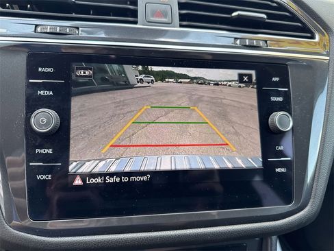 Used 2024 Volkswagen Tiguan SE image 14