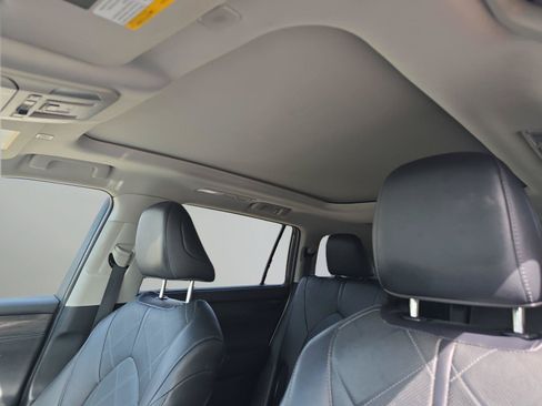Used 2024 Toyota Highlander Platinum AWD/4WD image 26