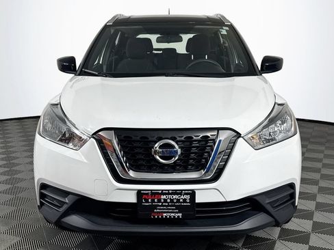 Used 2018 Nissan Kicks SV FWD image 2