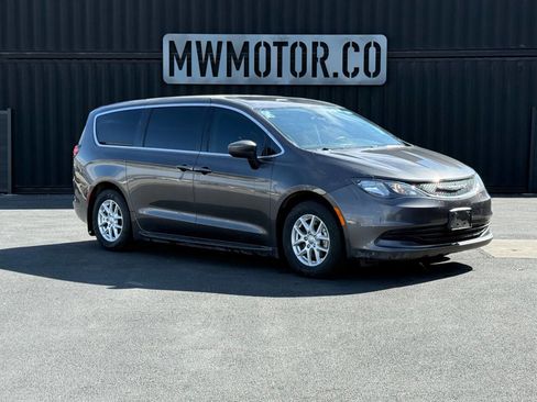 Used 2020 Chrysler Voyager LX image 1