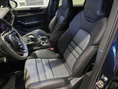 New 2026 Porsche Cayenne Turbo image 5