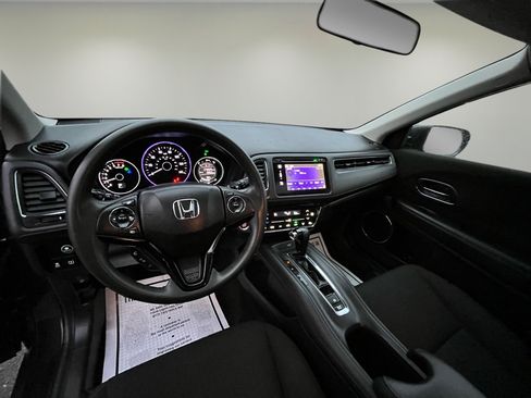 Used 2018 Honda HR-V EX image 12