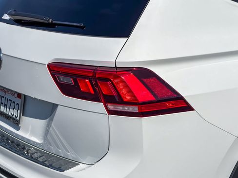 Used 2021 Volkswagen Tiguan SE R-Line image 16