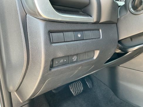 Used 2023 Nissan Rogue SV AWD/4WD image 33