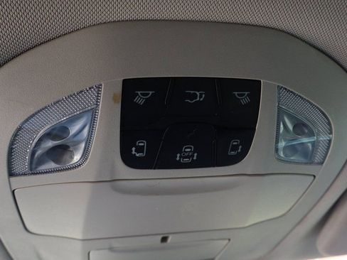 Used 2021 Chrysler Pacifica Touring-L image 29