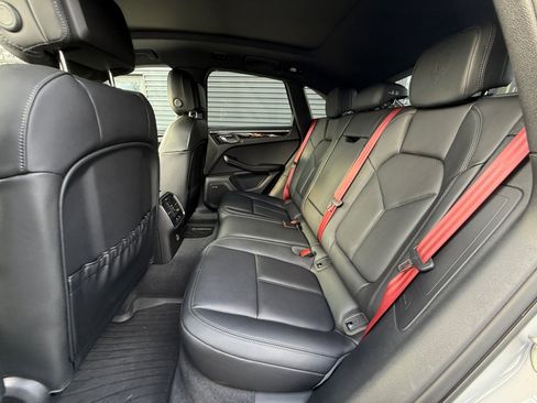 Certified 2025 Porsche Macan image 20