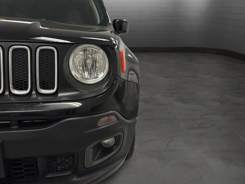 Used 2018 Jeep Renegade Latitude w/ Popular Equipment Group FWD image 31