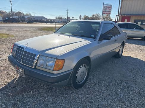 Used 1989 Mercedes-Benz 300 CE Coupe image 1
