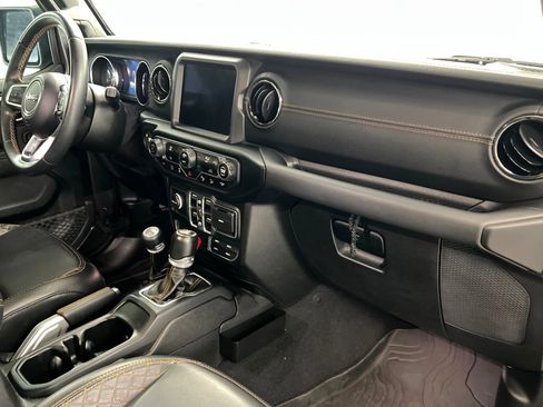 Used 2021 Jeep Wrangler Unlimited Sahara AWD/4WD image 25