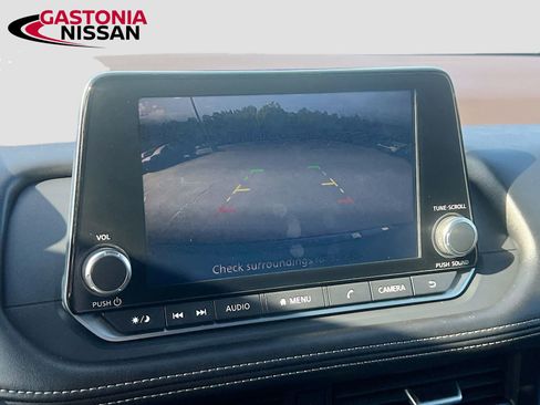 Used 2023 Nissan Rogue SV image 17