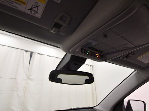 Used 2024 Chevrolet Equinox LT image 28