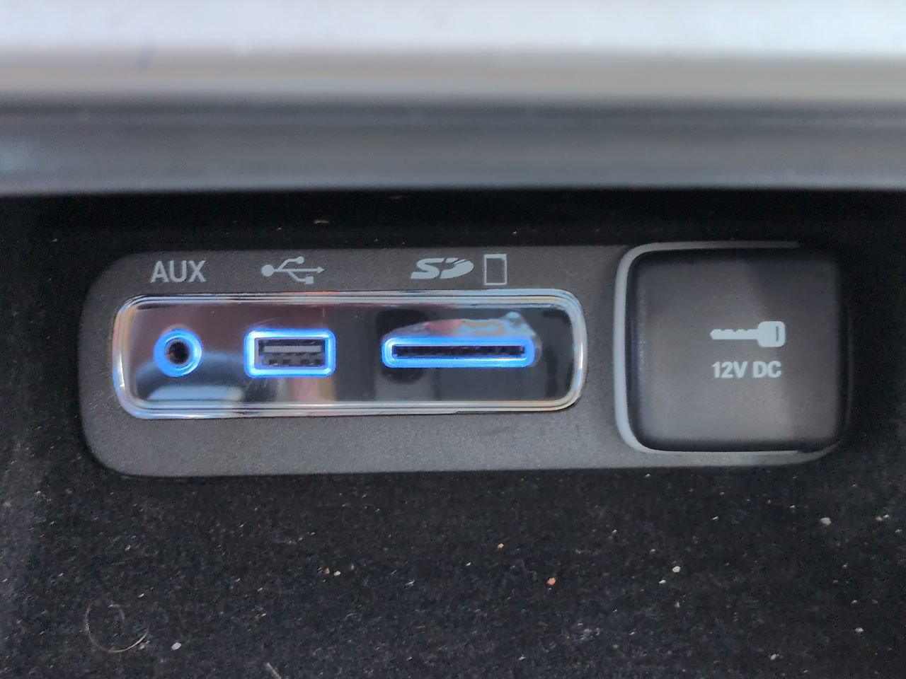 Used 2017 Jeep Grand Cherokee Overland AWD/4WD image 24