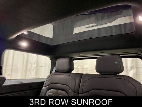 Used 2025 Rivian R1S Adventure AWD/4WD image 30