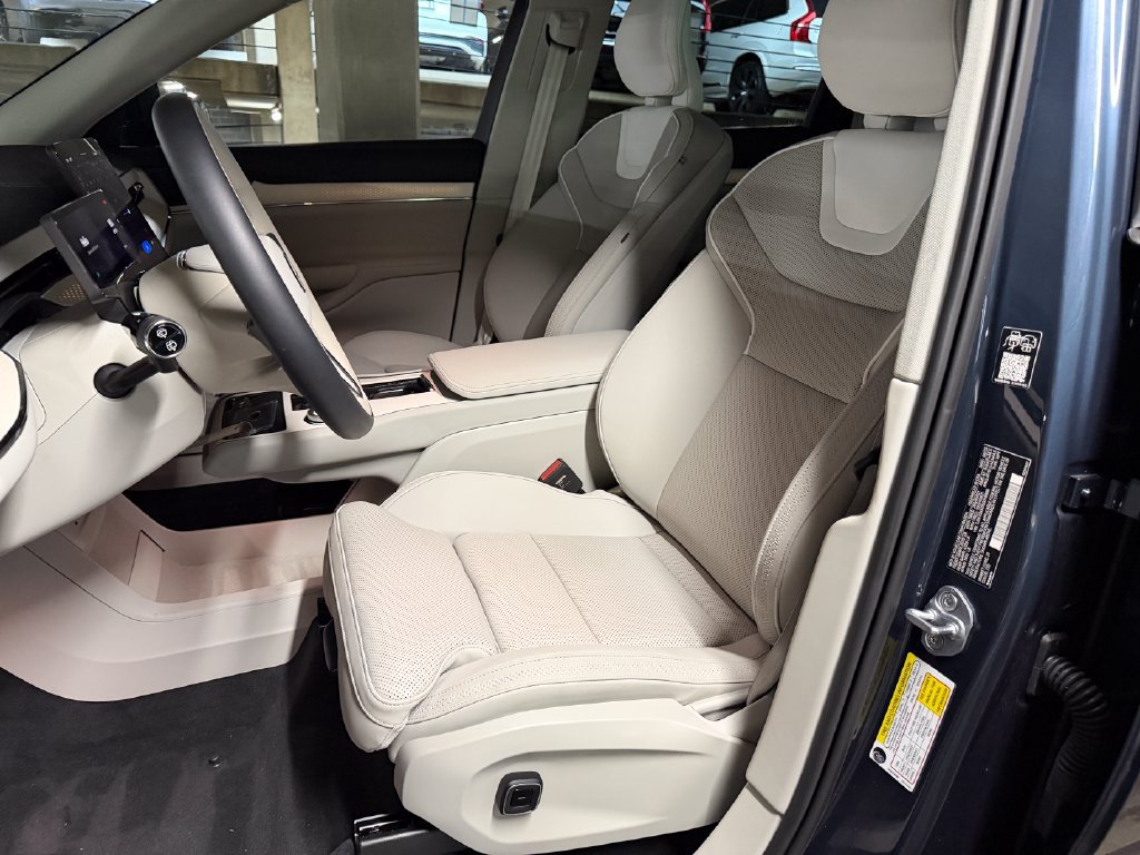 Certified 2025 Volvo EX90 Plus AWD/4WD image 13