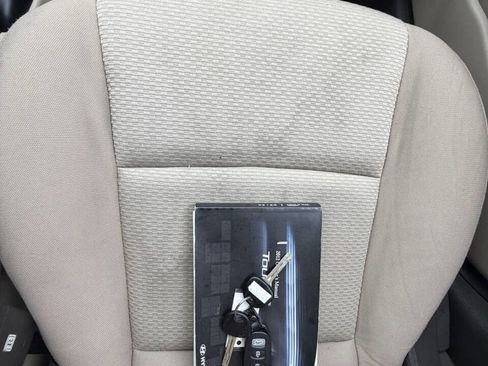 Used 2012 Hyundai Elantra GLS image 17