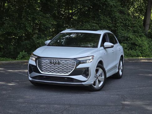 Used 2026 Audi Q4 e-tron Premium w/ Convenience Package AWD/4WD image 1