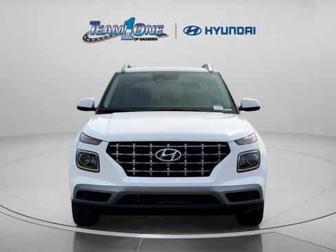 New 2025 Hyundai Venue SEL image 2