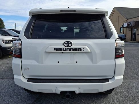 Used 2023 Toyota 4Runner SR5 Premium image 5